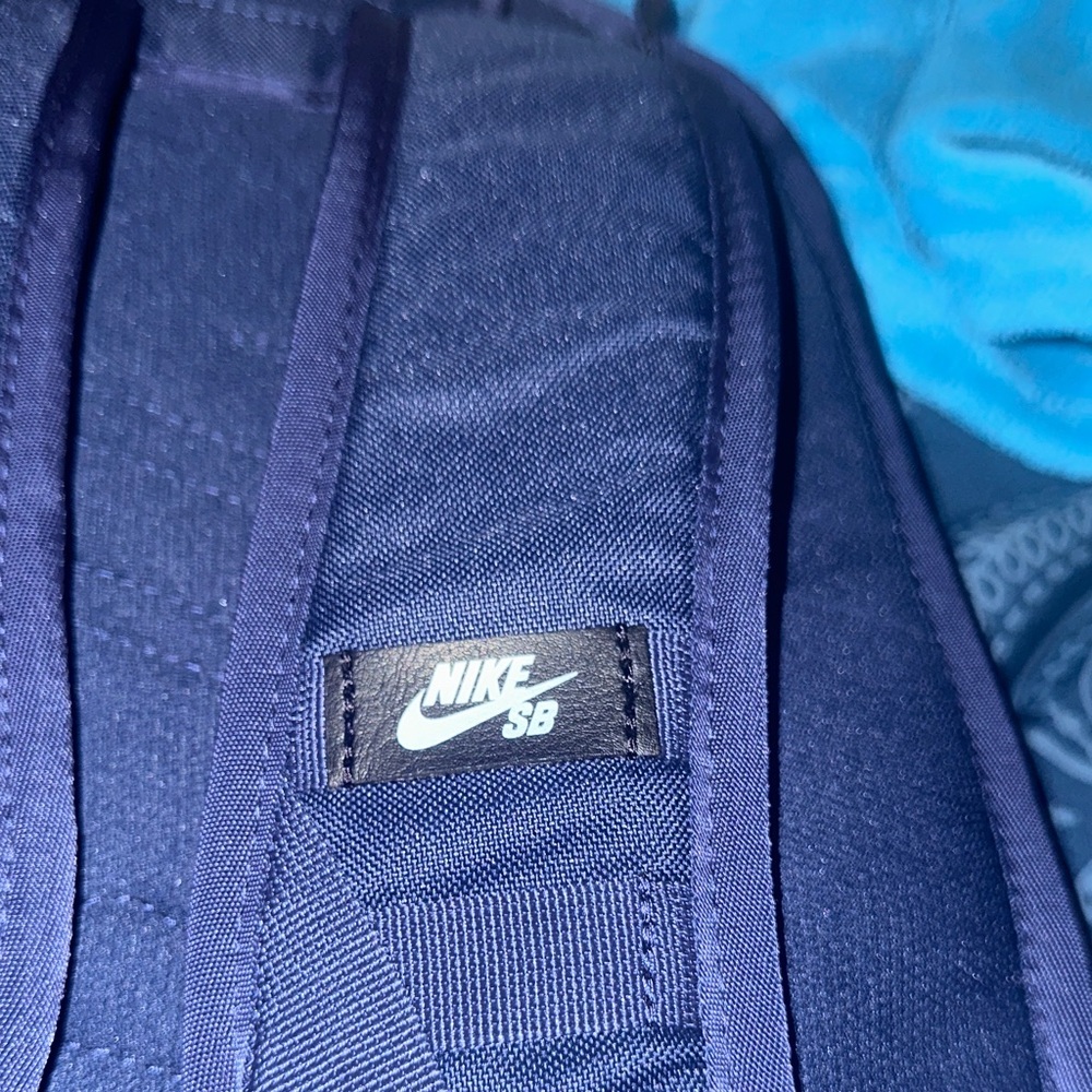 Nike SB Men's Backpack in Camo and Black - Picture 5 of 12